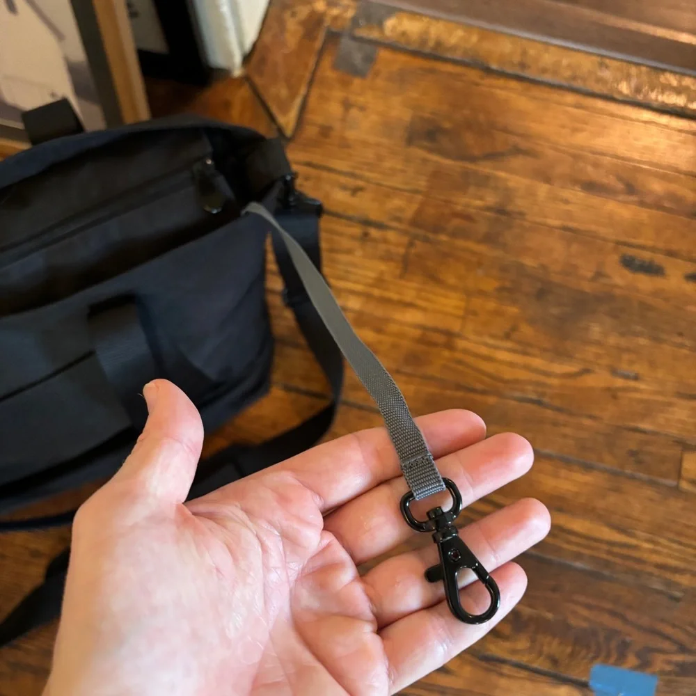 Lo and Sons | Catalina Deluxe Tote in Onyx - Picture 3 of 6